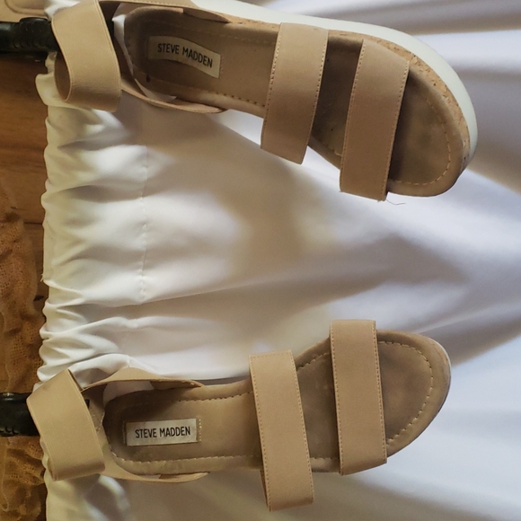 Steve Madden platform sandals - Picture 1 of 2